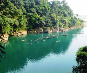 DAWKI: Where Boats Float on Air and Rivers Speak to the Sky